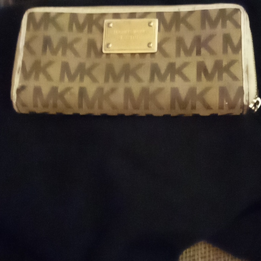 Micheal Kors wallet